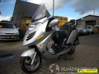 Kymco Grand Dink 50cc Scooter Benzine 2 persoons