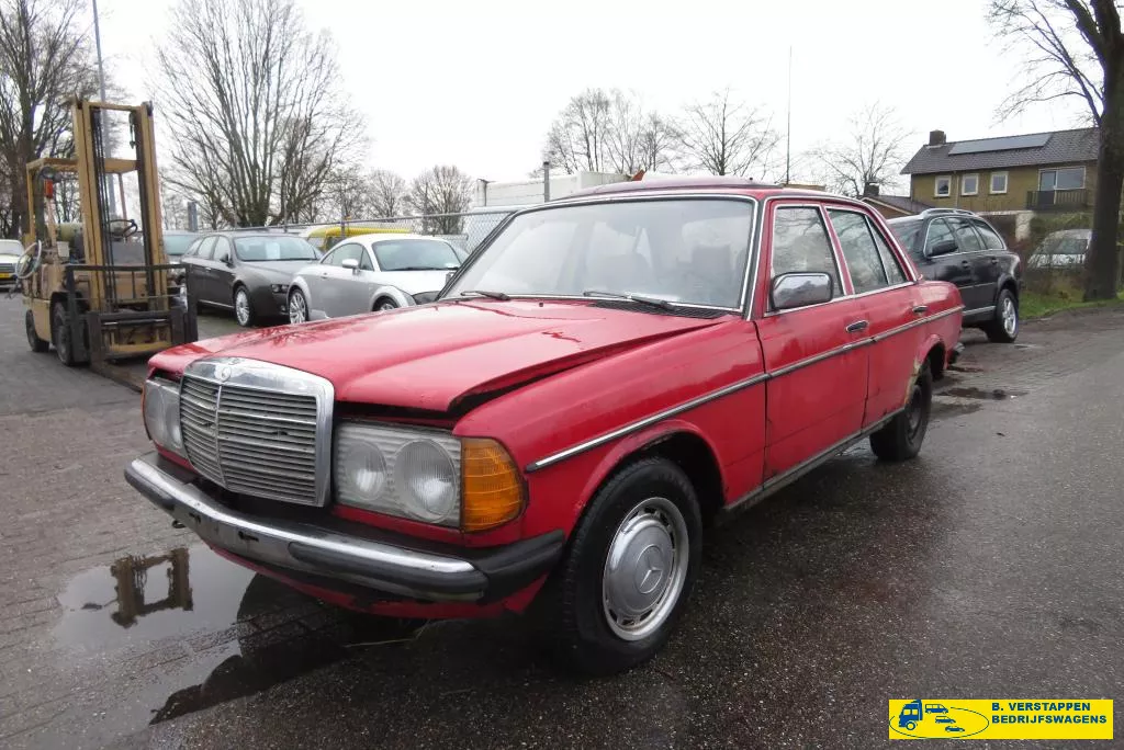 Mercedes-Benz 200-serie 200 D